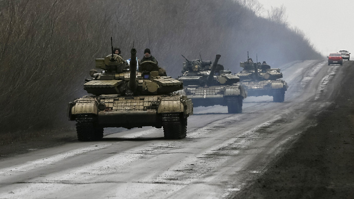 Hàng loạt xe tăng đổ về đông Ukraina