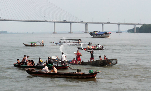 Chết đuối do tắm sông...lấy may trong lễ cầu an