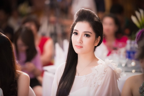Cuộc sống hiện tại ít người biết của Hoa hậu Nguyễn Thị Huyền