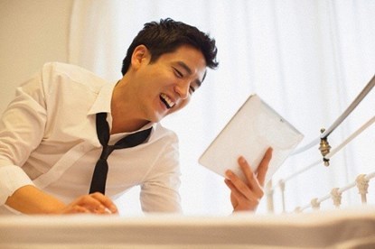 Chồng chặn Facebook của vợ để tán tỉnh đồng nghiệp