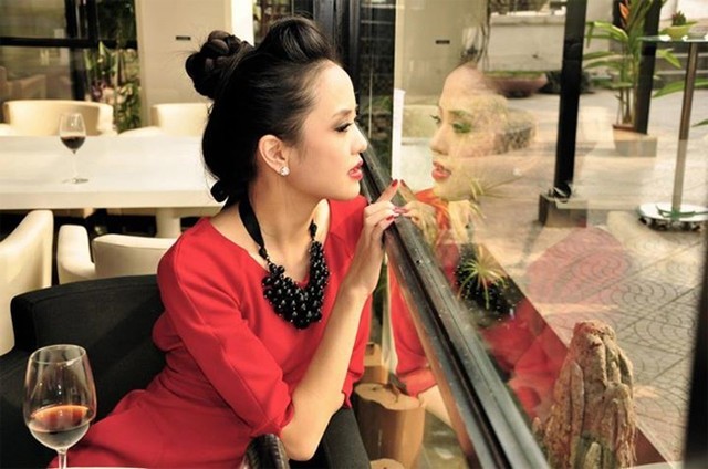 Nhan sắc sexy trái ngược trên tivi của BTV thời tiết Ngọc Bích