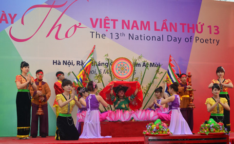 Ngày thơ Việt Nam: Tổ quốc là tiếng mẹ!