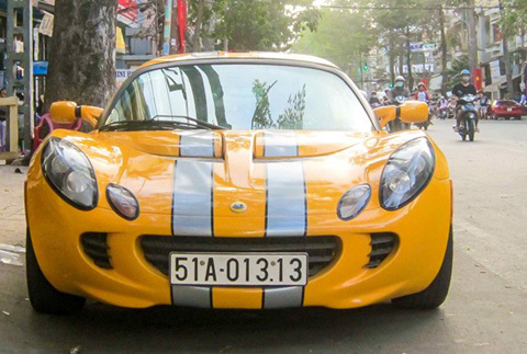 Xe thể thao hàng độc Lotus Elise S2 biển cặp ở Sài Gòn