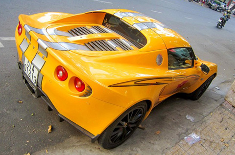 Xe thể thao hàng độc Lotus Elise S2 biển cặp ở Sài Gòn