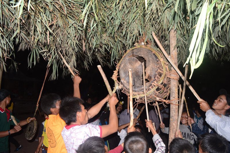 Lễ đập trống và đêm 'ngoài vợ ngoài chồng' giữa đại ngàn