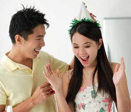Mùng 8-3: quà cáp cũng đầy... toan tính