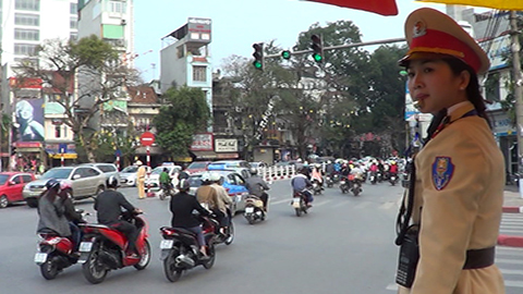 Những bóng hồng CSGT trên đường phố Hà Nội