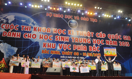 Học sinh phổ thông cả nước bước vào cuộc thi lớn