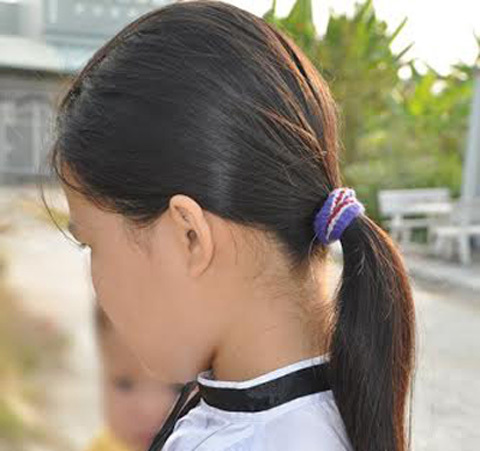 Chồng bị bắt, vợ tố bị cha nuôi hiếp dâm từ lúc 12 tuổi