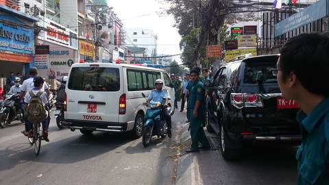 Kiểm tra xây dựng, thiếu tá quân đội rơi lầu tử vong