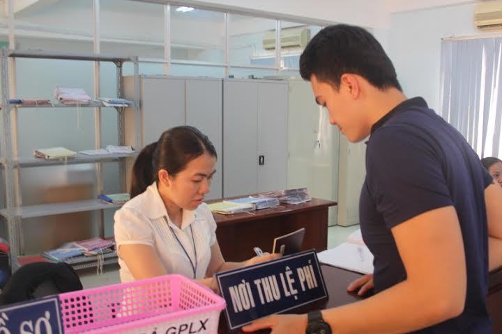 đổi giấy phép, lái xe, Sở GTVT TPHCM, tổng đài 08.1081, cấp tốc, TPHCM