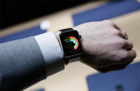 Apple Watch bị chê không khác iPhone về công năng