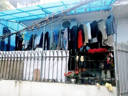 Cận cảnh khu trọ Hà Nội ẩm mốc trong tiết trời nồm