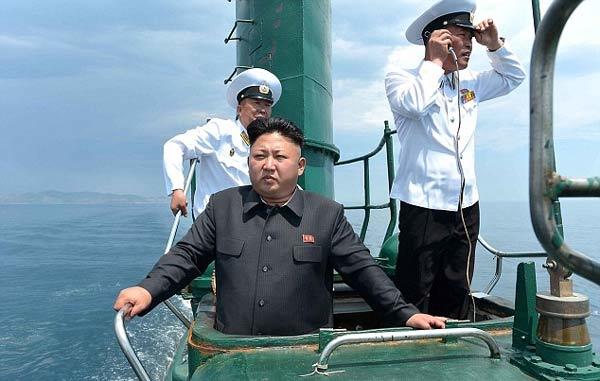 Kim Jong Un cùng em gái thị sát tiền đồn ngoài biển