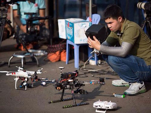 Chơi Flycam: Lỡ tay tan mất con SH