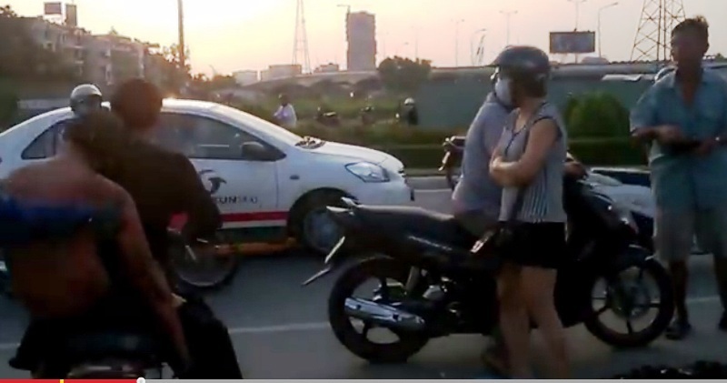 Tài xế taxi bỏ mặc nạn nhân vụ nổ dưới chân cầu Sài Gòn