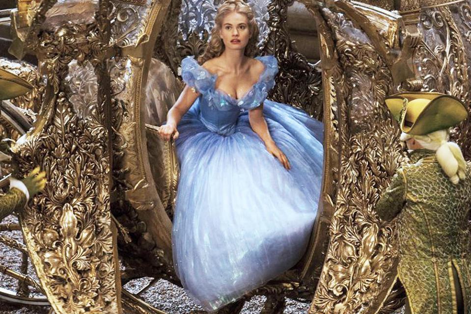 'Cinderella' làm chao đảo phòng vé toàn cầu