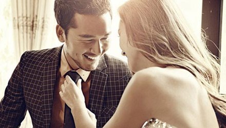 Kỷ niệm ngày cưới, vợ ôm trai lạ vào khách sạn