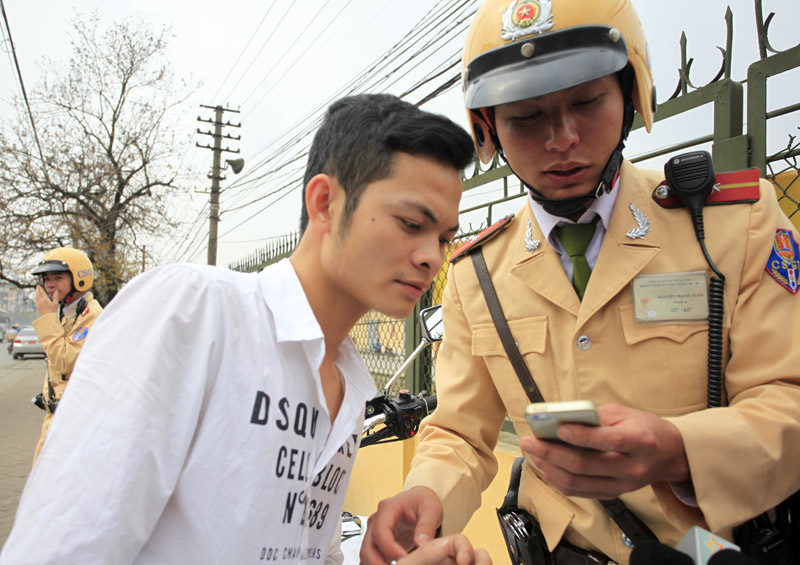 Xem CSGT Hà Nội 'phạt nóng' qua camera giao thông