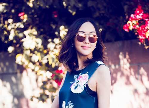 Quý cô châu Á khoe street style nhẹ nhàng, gợi cảm ngày nắng lên