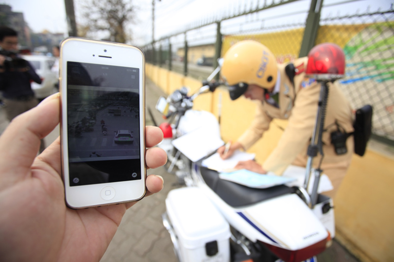 Năm 2016, Việt Nam giám sát giao thông qua điện thoại