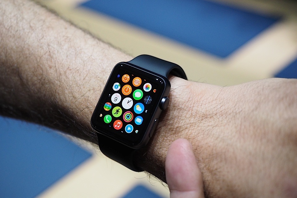 40% người dùng iPhone muốn mua Apple Watch