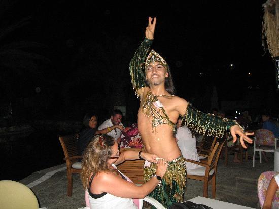 Xem vũ công nam múa bụng ở Thổ Nhĩ Kỳ