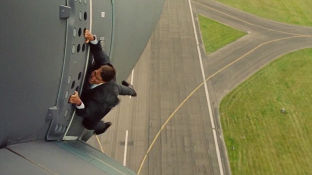 Tom Cruise treo người ngoài máy bay trong 'M:I5'