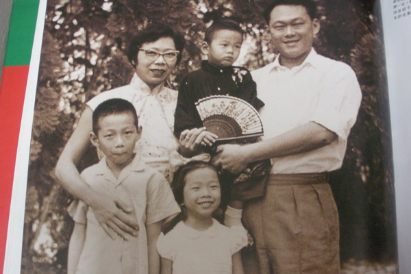 Cách dạy con của ông Lý Quang Diệu qua lời kể của người thân