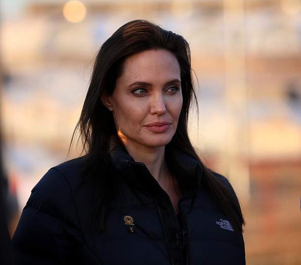 Angelina Jolie tiếp tục cắt bỏ buồng trứng