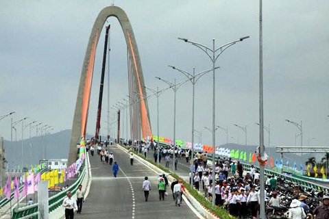 Hàng nghìn người thăm cầu vượt 3 tầng ở Đà Nẵng