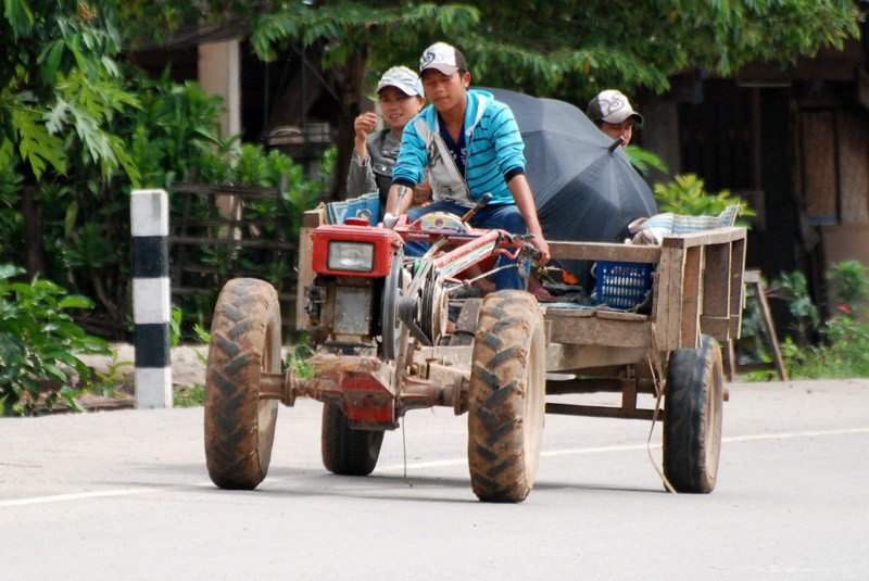 Khám phá giao thông độc đáo tại Lào