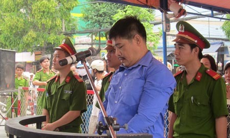 Đâm chết chị gái trước mặt mẹ vì bị đuổi khỏi nhà
