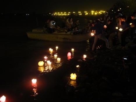 Cầu siêu và thả 10 nghìn đèn hoa đăng ở cầu Hàm Rồng