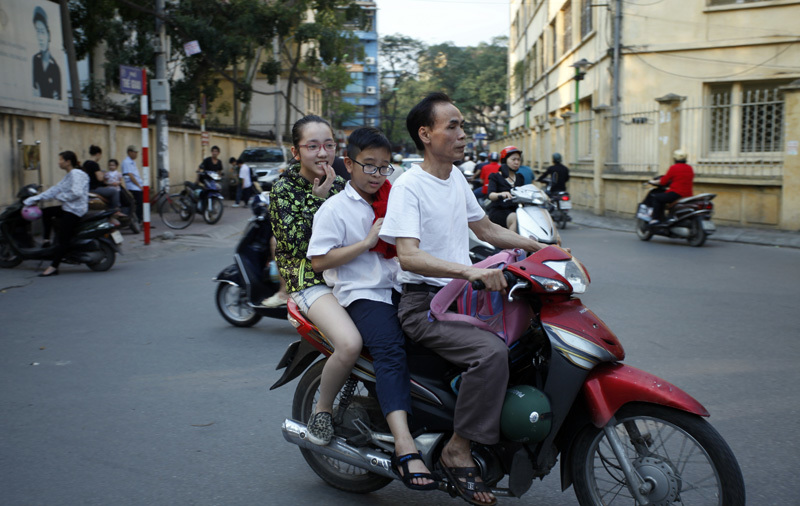 Trước 'lệnh' phạt không MBH, nhiều học sinh vẫn đầu trần