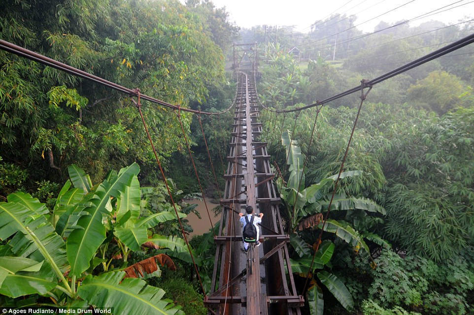 cầu, học sinh, xe đạp, Indonesia, nguy hiểm