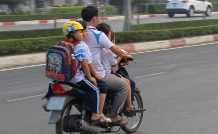 Đầu trần đến trường trước ngày xử phạt