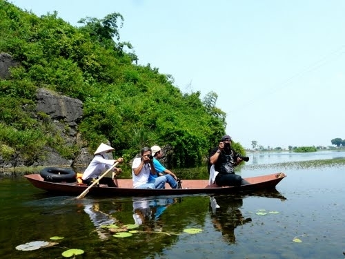 Hữu tình non nước hồ Quan Sơn