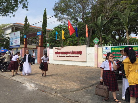 Học sinh lớp 8 thuê giang hồ đến trường truy sát bạn