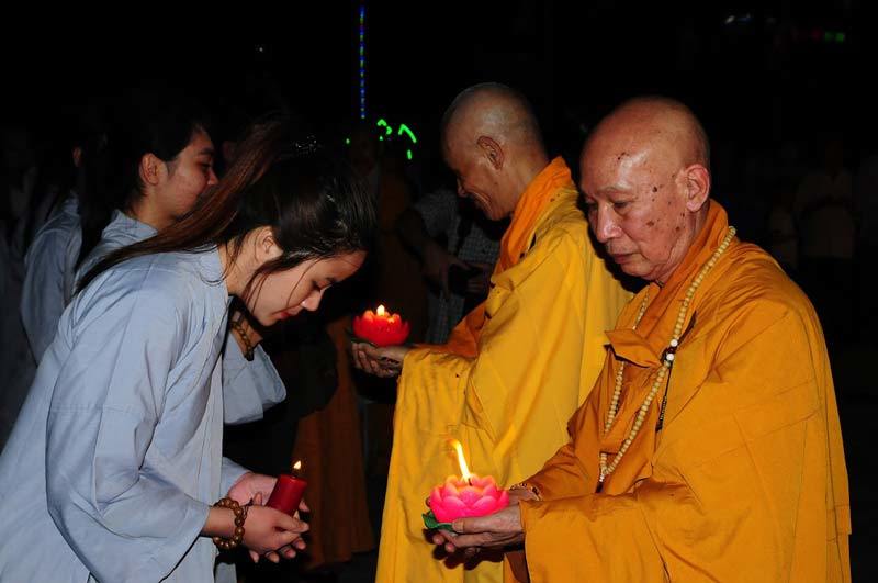 Lung linh đêm hội hoa đăng Tây Thiên