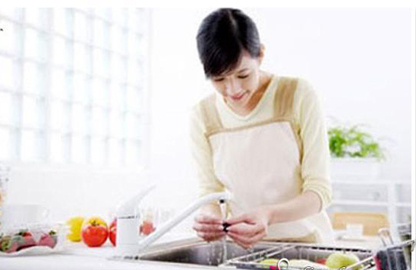 Mới cưới, chồng liên tục chê vợ nấu ăn dở