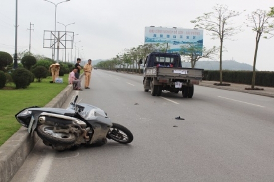 Chạy xe máy ngược chiều tông phải xe CSGT tử vong