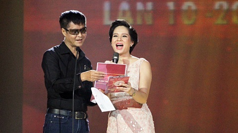 Khán giả cười lăn lộn vì màn 'chém gió' của Lê Hoàng