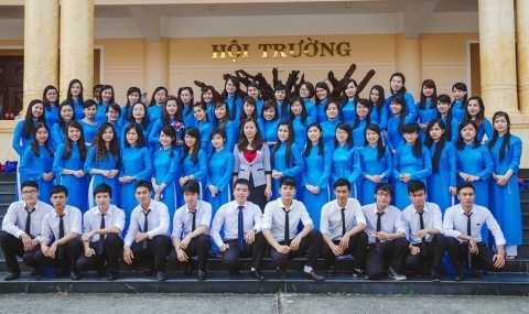 Sinh viên ngân hàng phàn nàn về trang phục