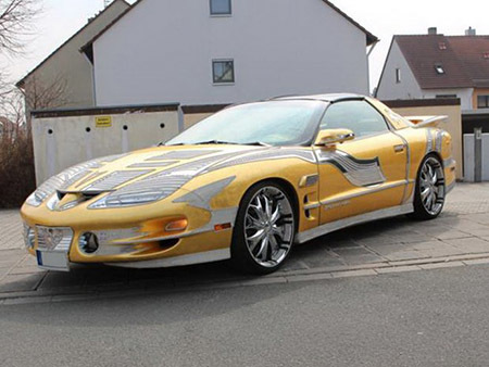 Xe đời cổ dát vàng có giá đắt hơn siêu xe Bugatti Veyron