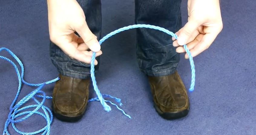 Xem cách cắt dây không cần kéo trong trường hợp khẩn cấp