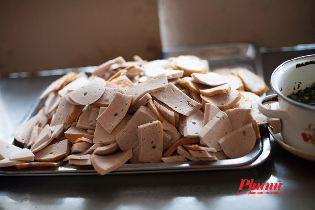 Phố bánh ướt trên 30 năm ở Sài Gòn