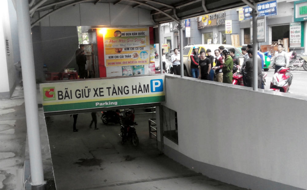 Rơi xuống tầng hầm tòa nhà, 1 phụ nữ chết thảm