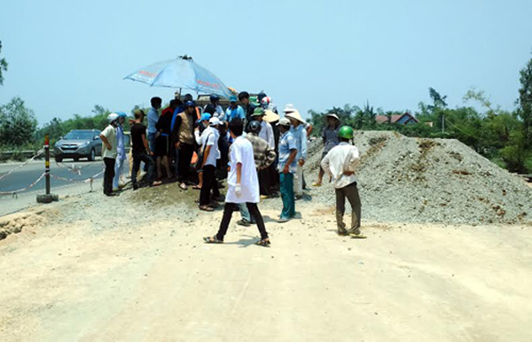 Xử phạt người bị “chôn sống” khi cản trở thi công QL 1A