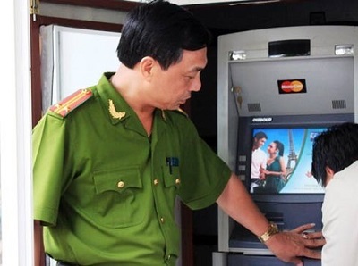 Bốn người nước ngoài phá trụ ATM, trộm 1,4 tỷ